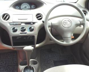 2004 Toyota Platz Photos