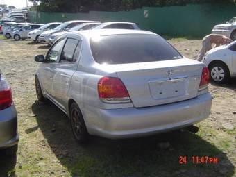 2004 Toyota Platz Photos