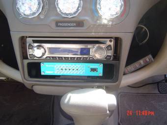 2004 Toyota Platz Images