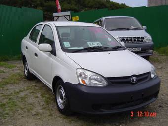 2004 Toyota Platz Photos