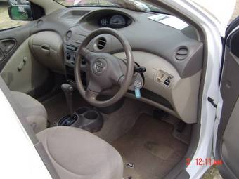 2004 Toyota Platz Pictures