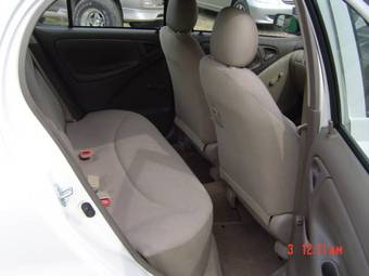 2004 Toyota Platz Photos