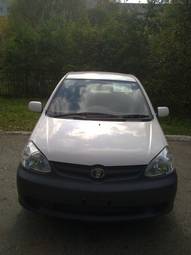 2004 Toyota Platz Photos