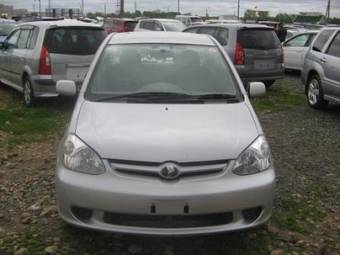 2004 Toyota Platz Photos