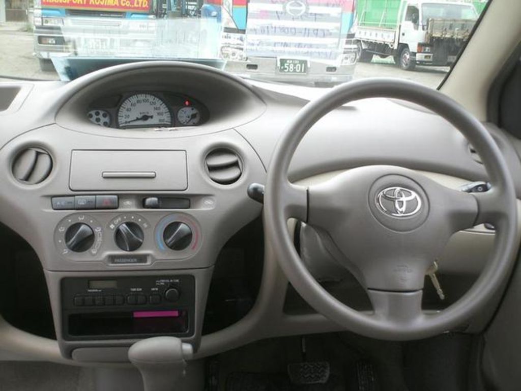 2005 Toyota Platz