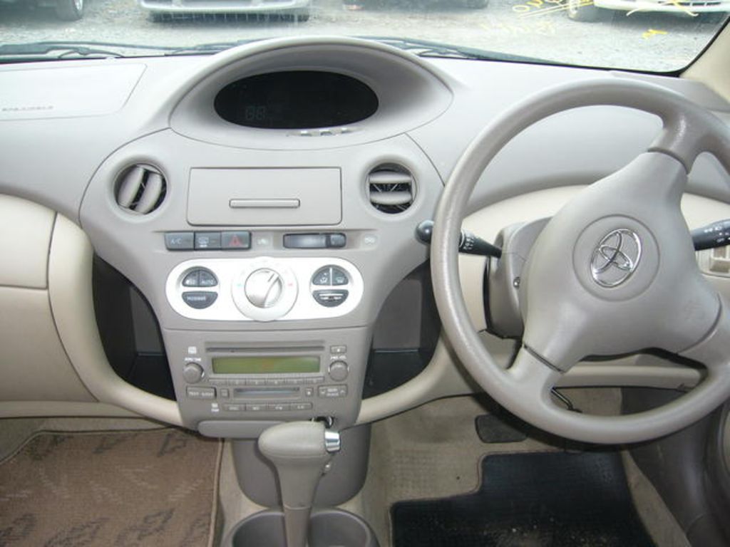 2005 Toyota Platz