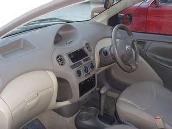 2005 Toyota Platz Pictures