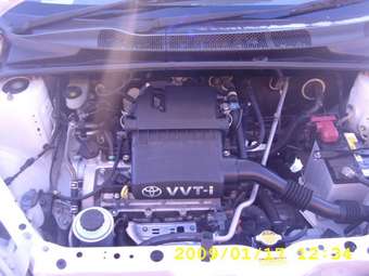 2005 Toyota Platz Photos