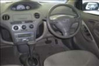 2005 Toyota Platz Pictures