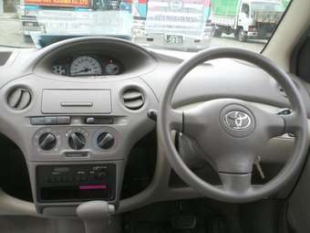 2005 Toyota Platz Pictures