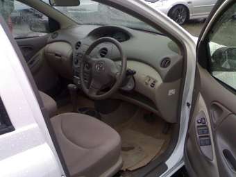 2005 Toyota Platz Photos