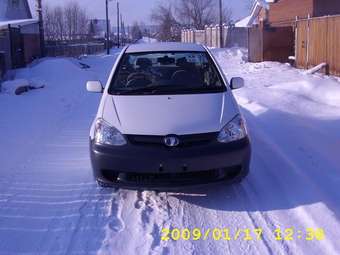 2005 Toyota Platz Pictures