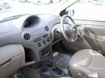 2005 Toyota Platz Pictures