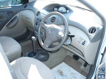 2005 Toyota Platz Pics