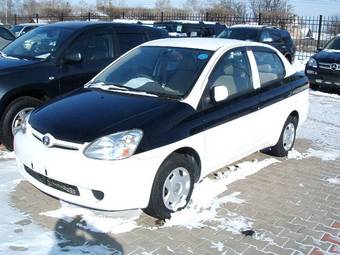 2005 Toyota Platz Pictures