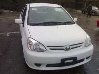 2005 Toyota Platz Images