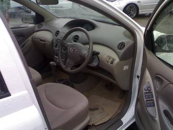 2005 Toyota Platz Pictures