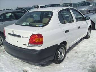 2005 Toyota Platz Pictures