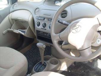 2005 Toyota Platz Pics