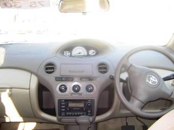 2005 Toyota Platz Photos