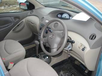 2005 Toyota Platz Pics