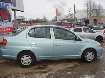 2005 Toyota Platz Pictures
