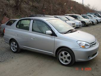 2005 Toyota Platz Pics