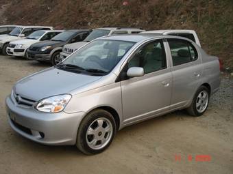 2005 Toyota Platz Pictures