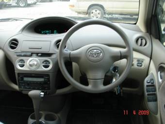 2005 Toyota Platz Pictures