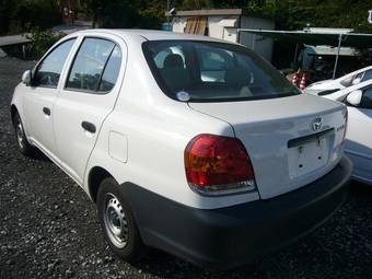 2005 Toyota Platz Pictures