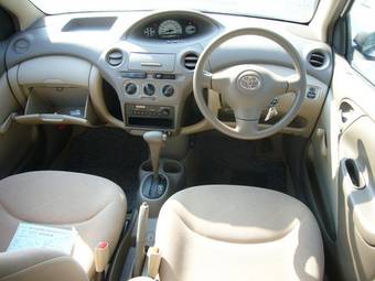 2005 Toyota Platz Photos