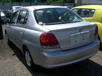 2005 Toyota Platz Pictures