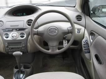 2005 Toyota Platz Photos