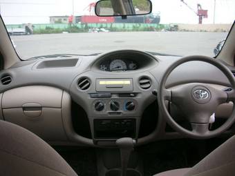 2005 Toyota Platz Photos