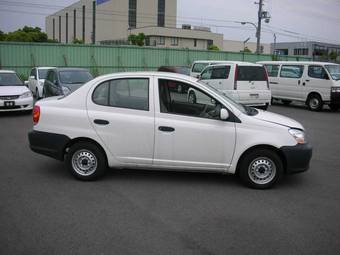 2005 Toyota Platz Pictures