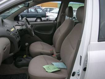 2005 Toyota Platz Pictures