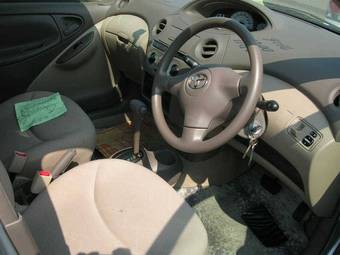 2005 Toyota Platz Pics