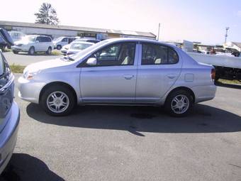 2005 Toyota Platz Pictures