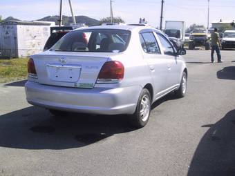 2005 Toyota Platz Photos