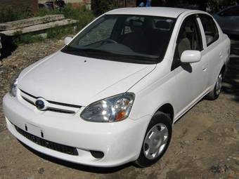 2005 Toyota Platz Photos