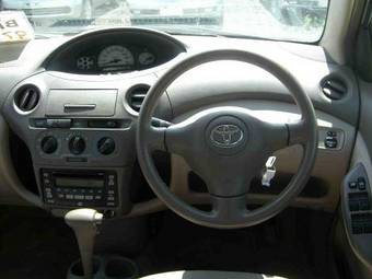 2005 Toyota Platz Photos