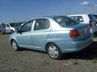 2005 Toyota Platz Pictures