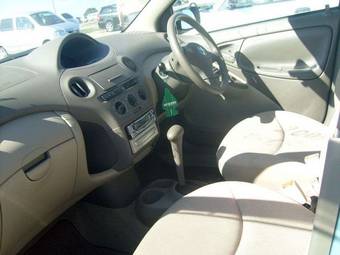 2005 Toyota Platz Photos