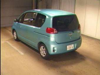 2004 Toyota Porte Pictures
