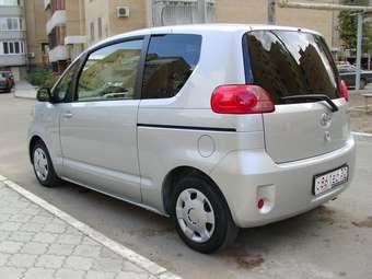 2004 Toyota Porte Photos