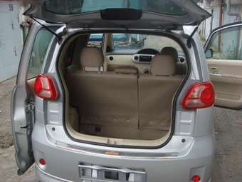 2004 Toyota Porte Photos