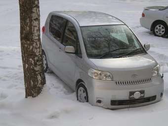 2004 Toyota Porte Photos