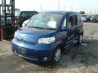 2004 Toyota Porte Pictures