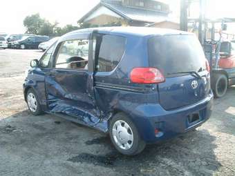 2004 Toyota Porte Pictures