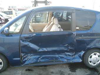 2004 Toyota Porte Photos